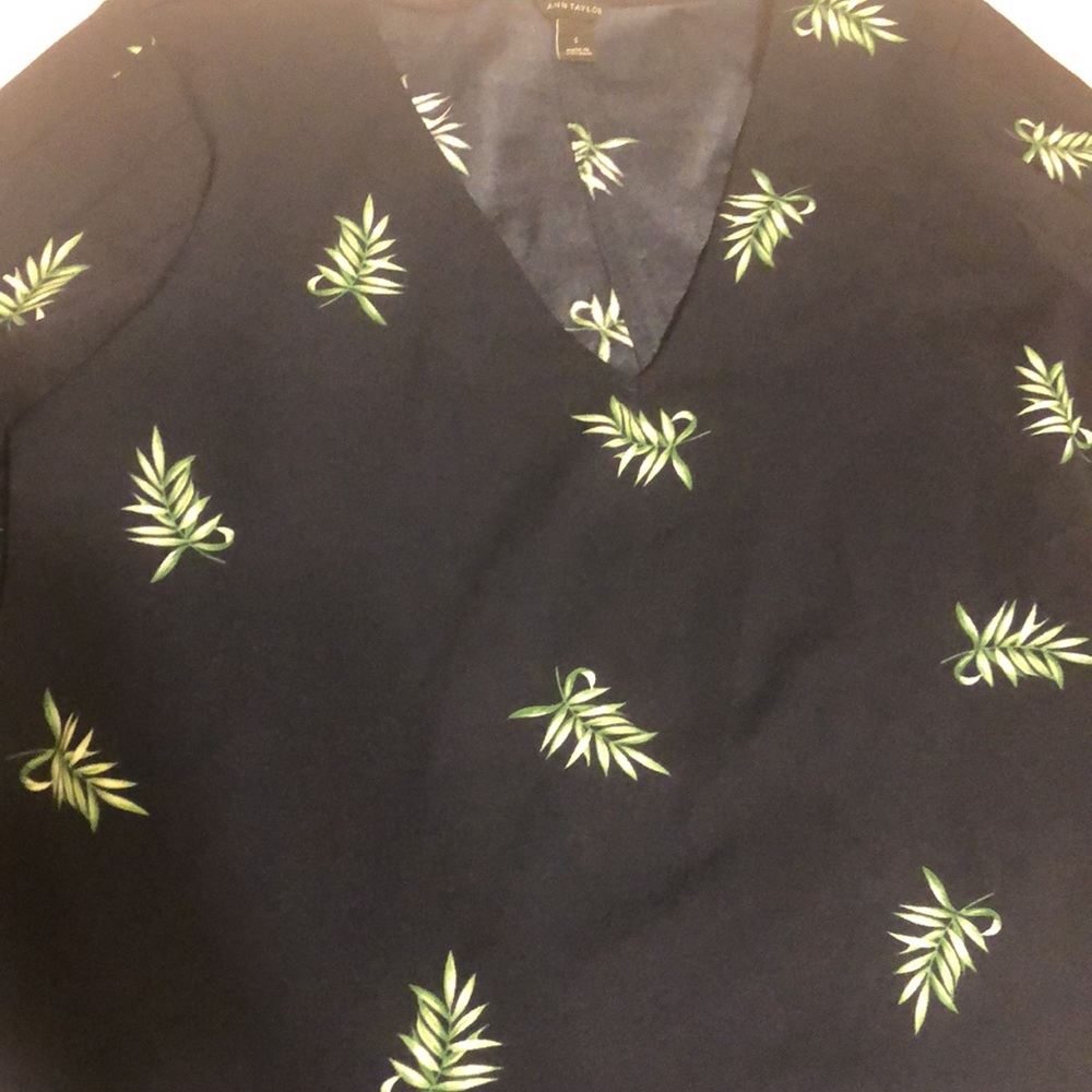 Ann Taylor Women’s top (000479) - Picture 6 of 7